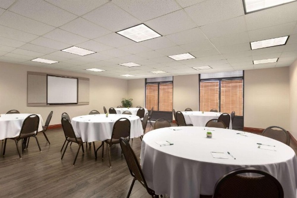 Wingate By Wyndham Montgomery image 15