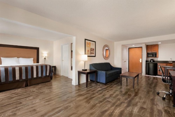 Wingate By Wyndham Montgomery image 40