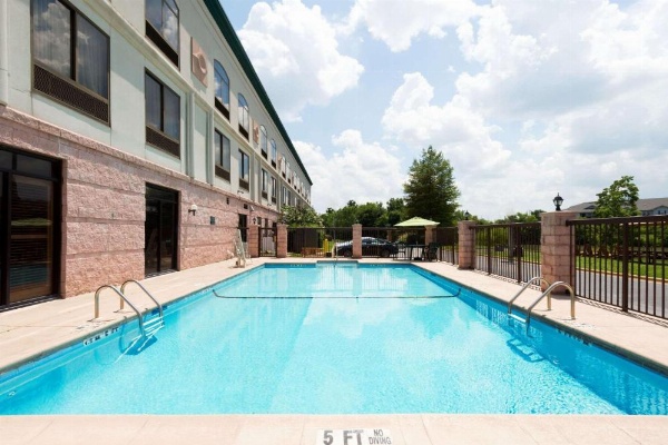 Wingate By Wyndham Montgomery image 7